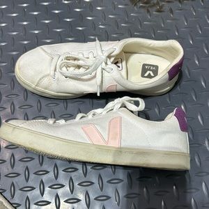 VEJA women’s sneakers